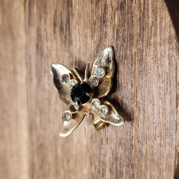 B827 vintage butterfly brooch pin missing a few stones easy fix! - Picture 1 of 3
